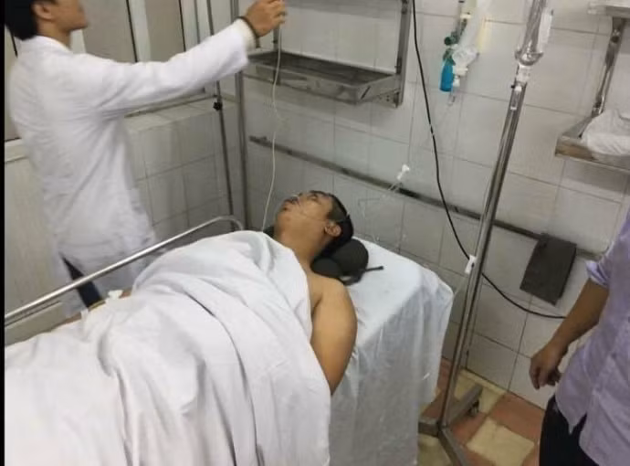 CSGT bi keo le phai phau thuat vi gay xuong suon, dap phoi