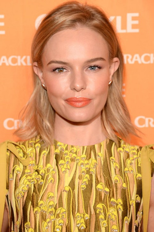 Kate Bosworth thu hút mọi ánh nhìn với son cam neon.