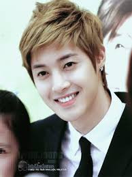 Kim Hyun Joong được coi là mỹ nam ở Hàn Quốc.