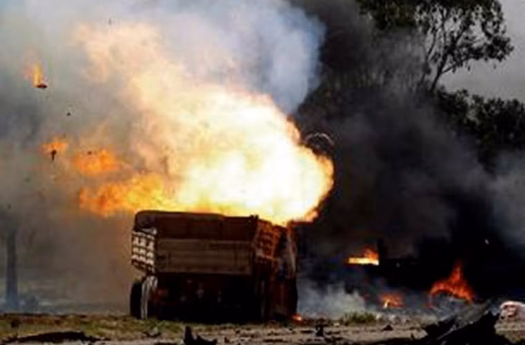 Xe tăng, các loại xe quân sự đều nằm trong danh sách chiến đấu của Spear 3, thậm chí nó còn được sử dụng đánh chặn cả tên lửa chiến lược của đối phương.