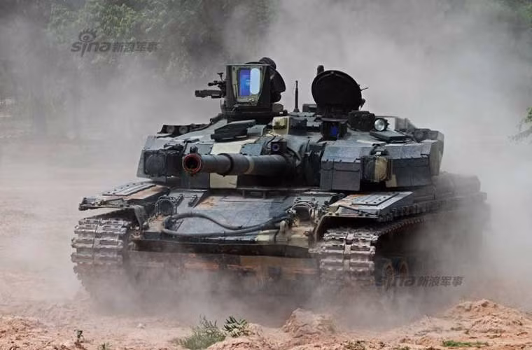 T-84 được trang bị động cơ diesel tua bin tăng áp làm mát bằng nước 6TD-2E công suất 1.200 mã lực cho tốc độ tối đa tới 70km/h, tầm hoạt động 500km với thùng dầu phụ.