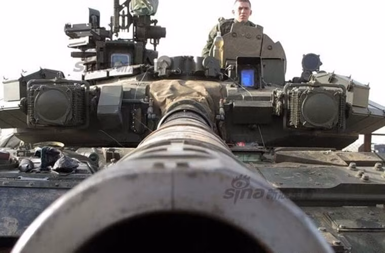 T-84 được trang bị hỏa lực pháo nòng trơn 125mm KBA-3 tích hợp khả năng bắn tên lửa chống tăng qua nòng, cơ số đạn 46 viên trong đó có 28 viên ở bộ nạp đạn tự động.