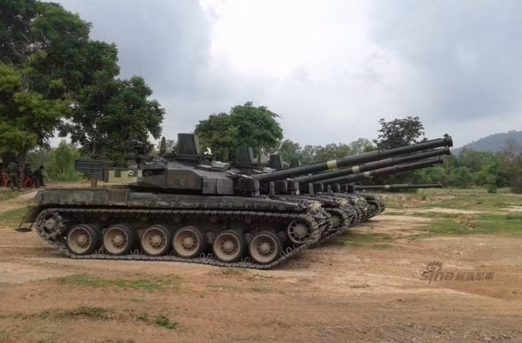 Đội hình 5 xe tăng T-84 Oplot-T đã đi vào phục vụ trong Quân đội Hoàng gia Thái Lan.
