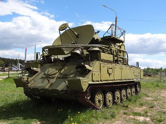 Ban đầu, các tổ hợp 2K12 Kub được yêu cầu có thể tiêu diệt các mục tiêu trên không bay với tốc độ 420 - 600 mét/giây từ độ cao khoảng 100 mét tới 7 km và tầm bắn tối đa phải đạt 20 km.