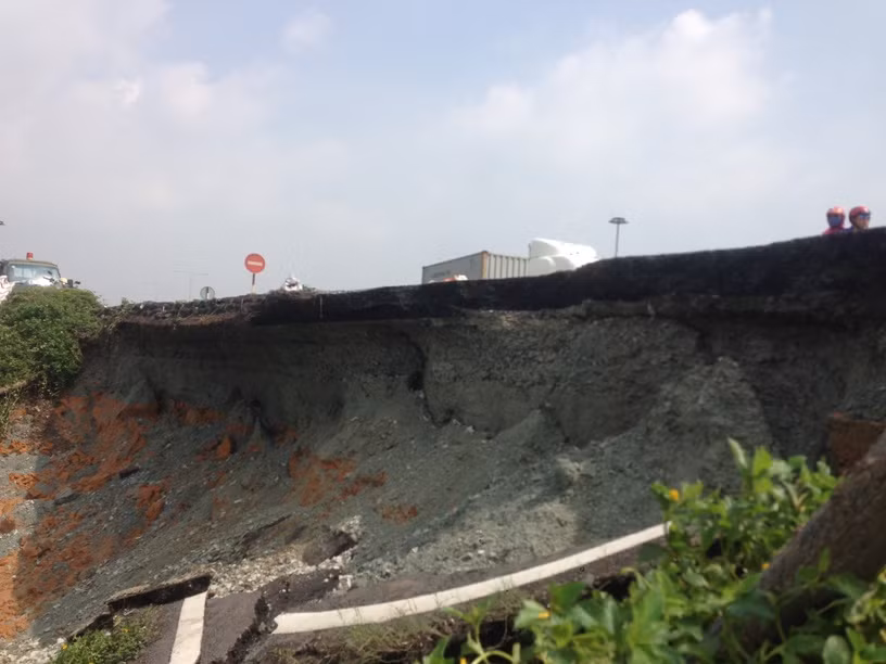 Nong TP HCM: Duong dan cau Thu Duc sut lun nghiem trong