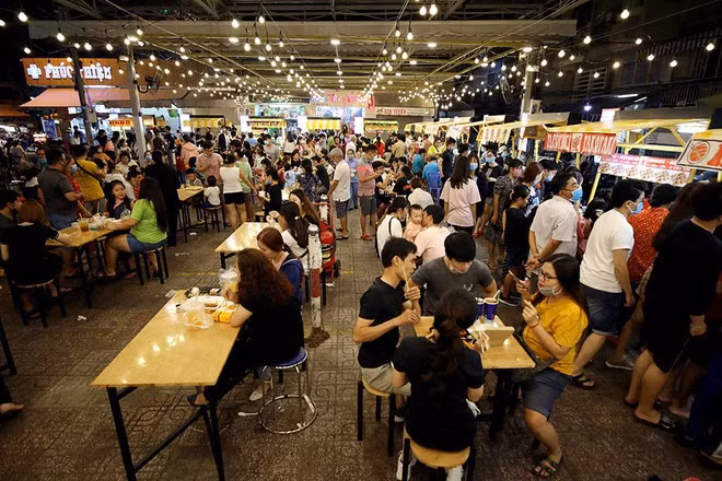 Nếu thích không gian năng động, với nhiều hoạt động ngoài trời thì phố đi bộ và phố ẩm thực là điểm đến lý tưởng trong kỳ nghỉ Tết Dương lịch năm nay.