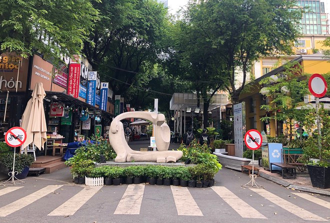 Còn đối với những bạn trẻ ở TP.HCM thì nơi đây có khá nhiều địa điểm vui chơi ngay trong nội thành dành cho 3 ngày nghỉ Tết Dương lịch. Đường sách Nguyễn Văn Bìn tọa lạc tại P.Bến Nghé, Q.1 là một nơi lý tưởng trong dịp này.