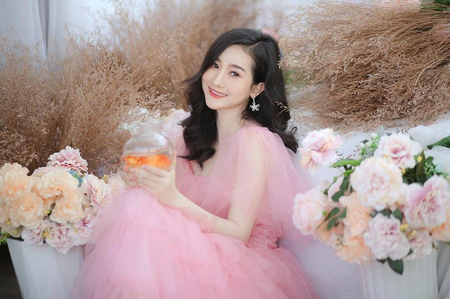 Như còn chia sẻ thêm, cô từng làm 2 công việc cùng một lúc trước khi làm giám đốc. Sau khi tốt nghiệp và học cách kinh doanh, cô dần tích cóp được số tiền sau đó đầu tư để mở công ty phát triển.