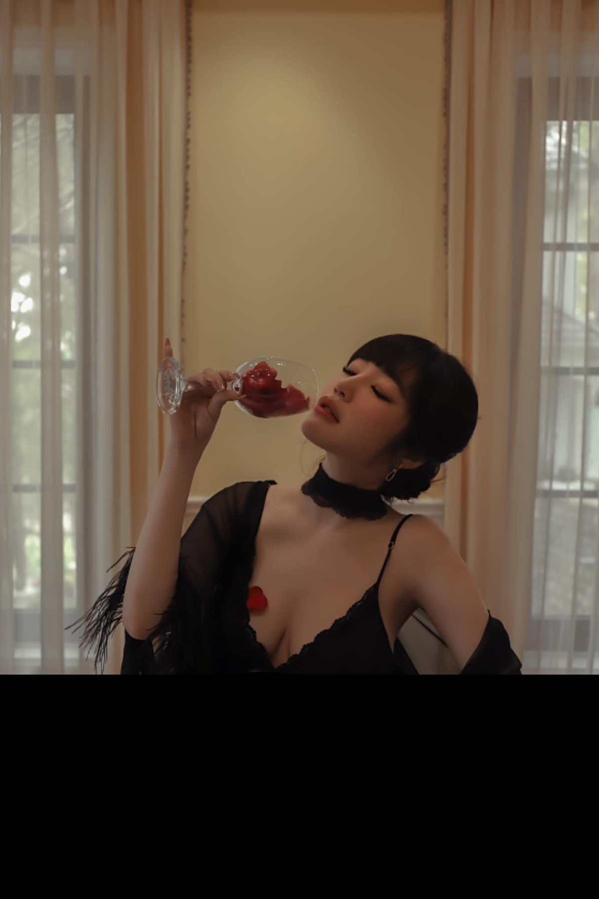 Dù có nhiều thị phi nhưng con gái Mộc Trà cùng con trai Túc Mạch của Elly Trần được rất nhiều người yêu mến nhờ sở hữu vẻ đẹp như thiên thần. Ảnh: Facebook nhân vật