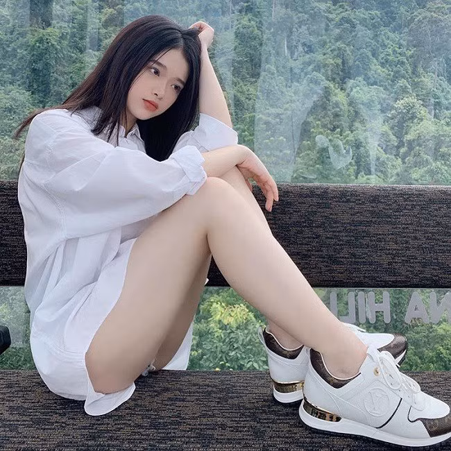 Cô gái nhỏ với những phát ngôn gây tranh cãi ngày nào giờ đã trở thành thiếu nữ khiến ai nấy cũng phải ngắm nhìn. Ảnh: Facebook, Instagram nhân vật