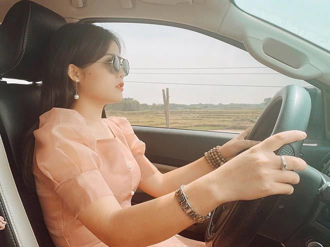 Người đẹp hiện đang là bà chủ của một doanh nghiệp có cơ sở kinh doanh ổn định.