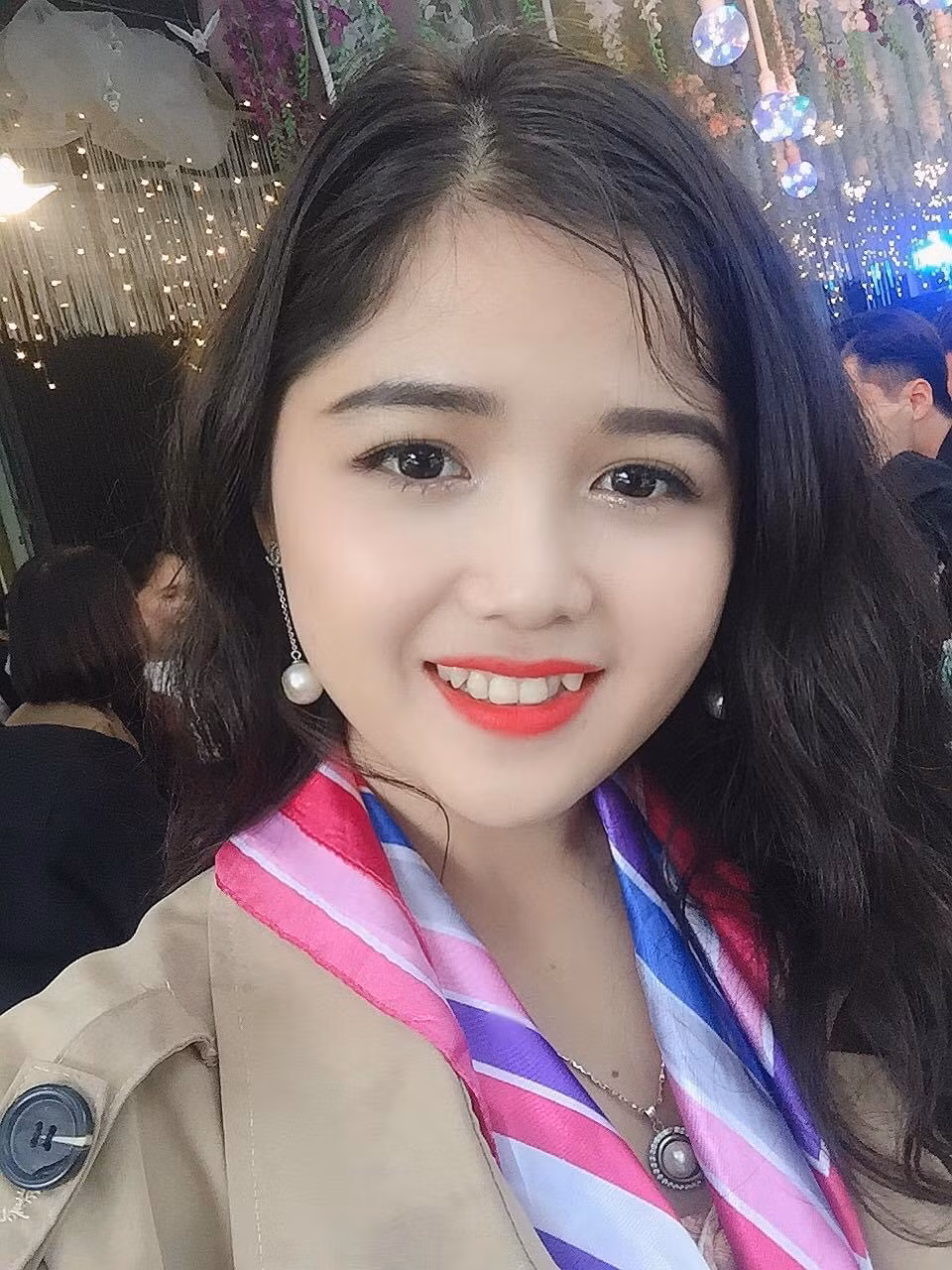 Sau hơn 1 năm yêu nhau trước khi tiến tới hôn nhân, Hồng Liên và người chồng hiện tại đã đón "niềm vui nhân đôi" là một bé trai kháu khỉnh.