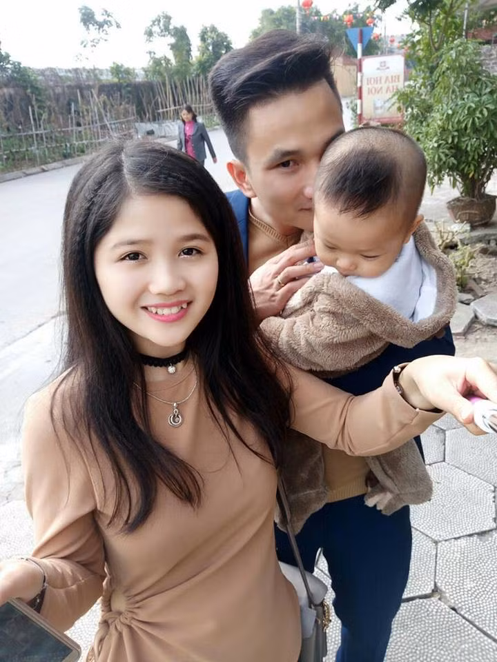 Tuy vậy, không lâu sau khi nổi tiếng trên mạng, hot girl người Thanh Hoá lại khiến bao chàng trai phải tiếc nuối khi quyết định lên xe hoa và về quê chồng ở Hưng Yên để lập nghiệp.