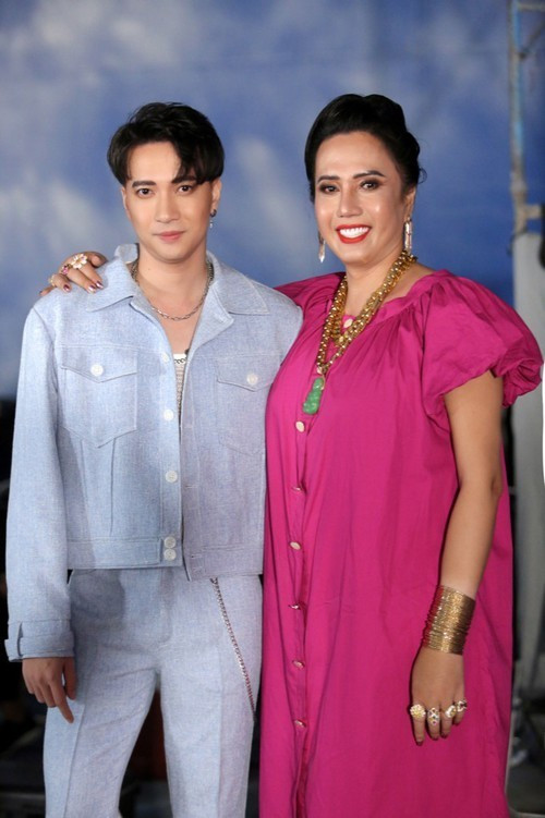 Trước khi tham gia bộ phim điện ảnh thì Minh Hiếu đã từng góp mặt trong MV Phiếu Bé Ngoan cùng nam ca sĩ S.T Sơn Thạch vào hồi đầu tháng 8 vừa qua.