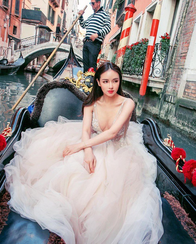 Hơn một năm qua, Kim làm mẹ đơn thân và đã chuyển về sinh sống cùng bố và mẹ kế. Cô khẳng định cuộc sống hiện tại của mình và con trai hoàn toàn ổn.