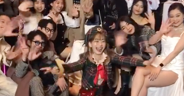 Đoạn clip này nhanh chóng nhận về sự quan tâm khá lớn của cộng đồng mạng. Phần lớn cư dân mạng để lại nhiều bình luận trái chiều, phần lớn trong số đó là chỉ trích hành động kém duyên của Lê Bống.