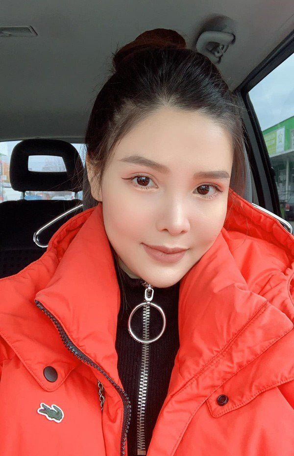 Tuy nhiên, sau khi sinh em bé, nhan sắc của Kỳ Hân ngày càng mặn mà, vóc dáng cũng khá gọn gàng.