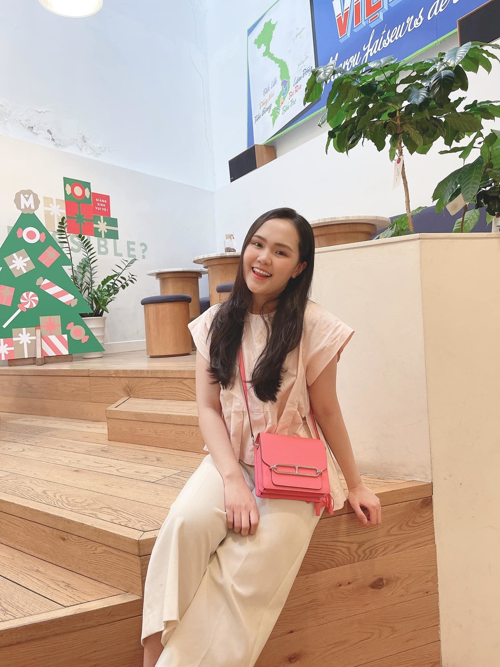 Trong thời gian mang bầu, Quỳnh Anh từng tăng cân khá nhiều. Ở những tháng cuối của thai kỳ, cô tự nhận "to gấp đôi mọi người". Tuy nhiên, chỉ hơn 1 tháng sau sinh, Quỳnh Anh giảm cân khá nhiều.