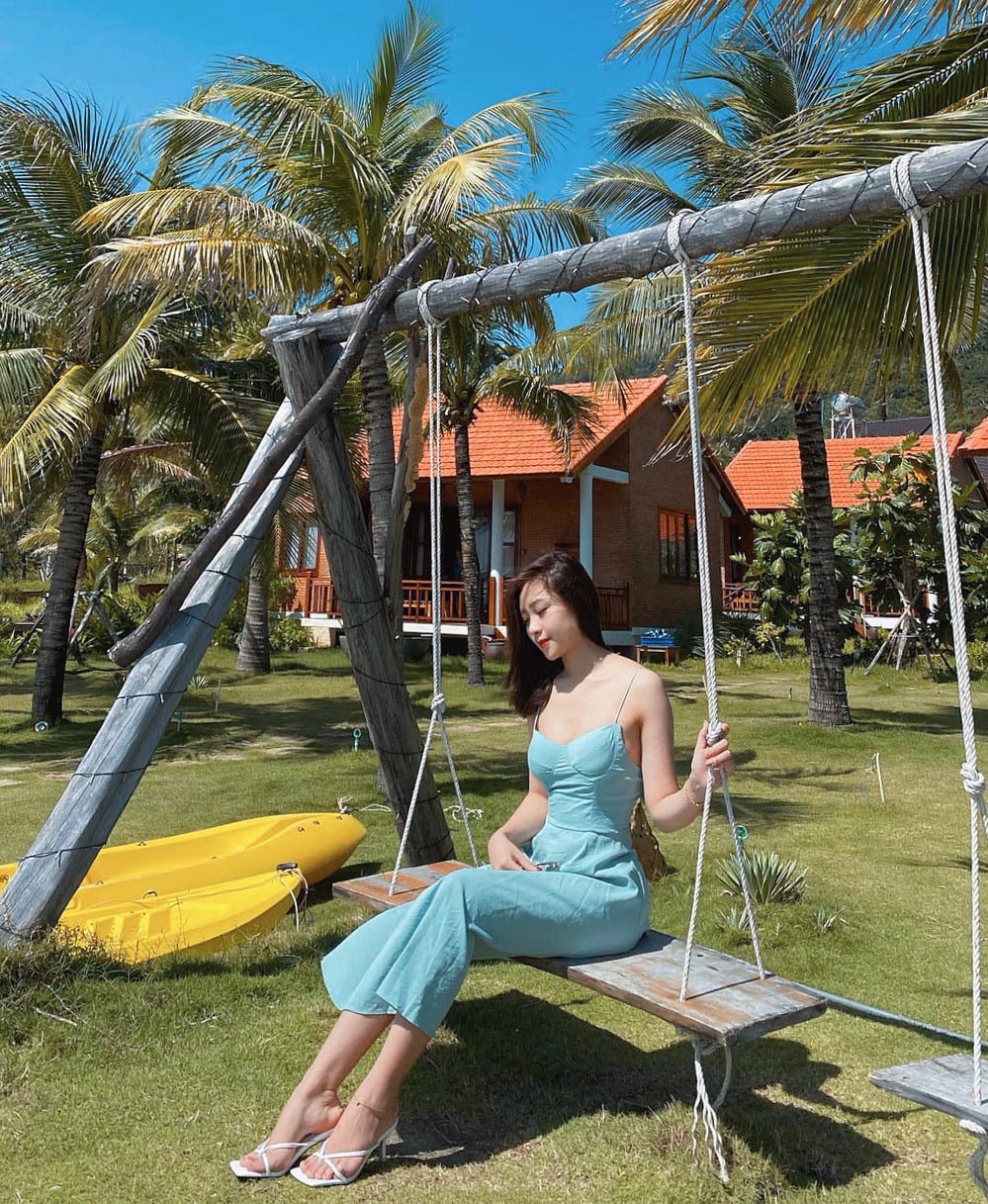 Cô nàng sở hữu khuôn mặt ưa nhìn, vóc dáng chuẩn và phong cách thời trang nổi bật.