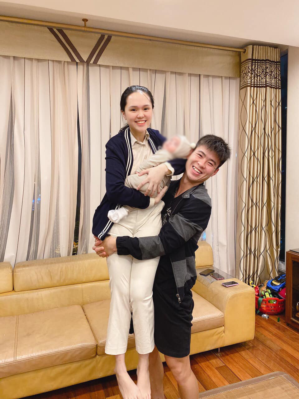 Vợ cầu thủ Duy Mạnh - Quỳnh Anh nhận được nhiều lời khen nhờ lấy lại được vóc dáng cùng nhan sắc sau sinh.