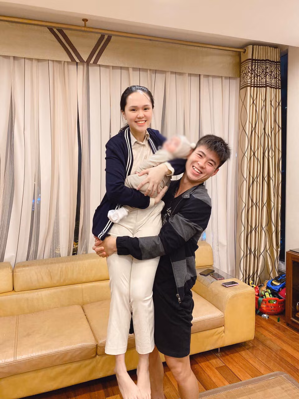 Vợ cầu thủ Duy Mạnh - Quỳnh Anh nhận được nhiều lời khen nhờ lấy lại được vóc dáng cùng nhan sắc sau sinh.