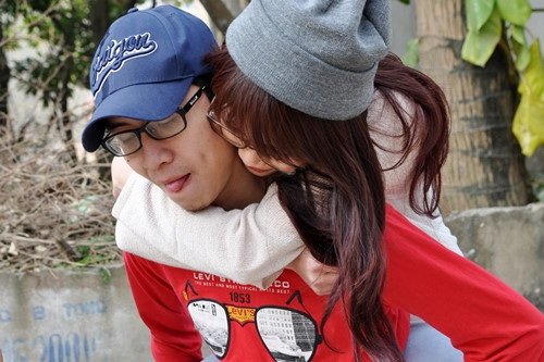 Cách đây khoảng 8 năm về trước, câu chuyện tình yêu của An Nguy và Toàn Shinoda từng là câu chuyện buồn trong lòng người hâm mộ. Hai người cùng đều là du học sinh, cùng sinh năm 1987 và cùng nhau đưa trào lưu vlog vào Việt Nam thời điểm đó.