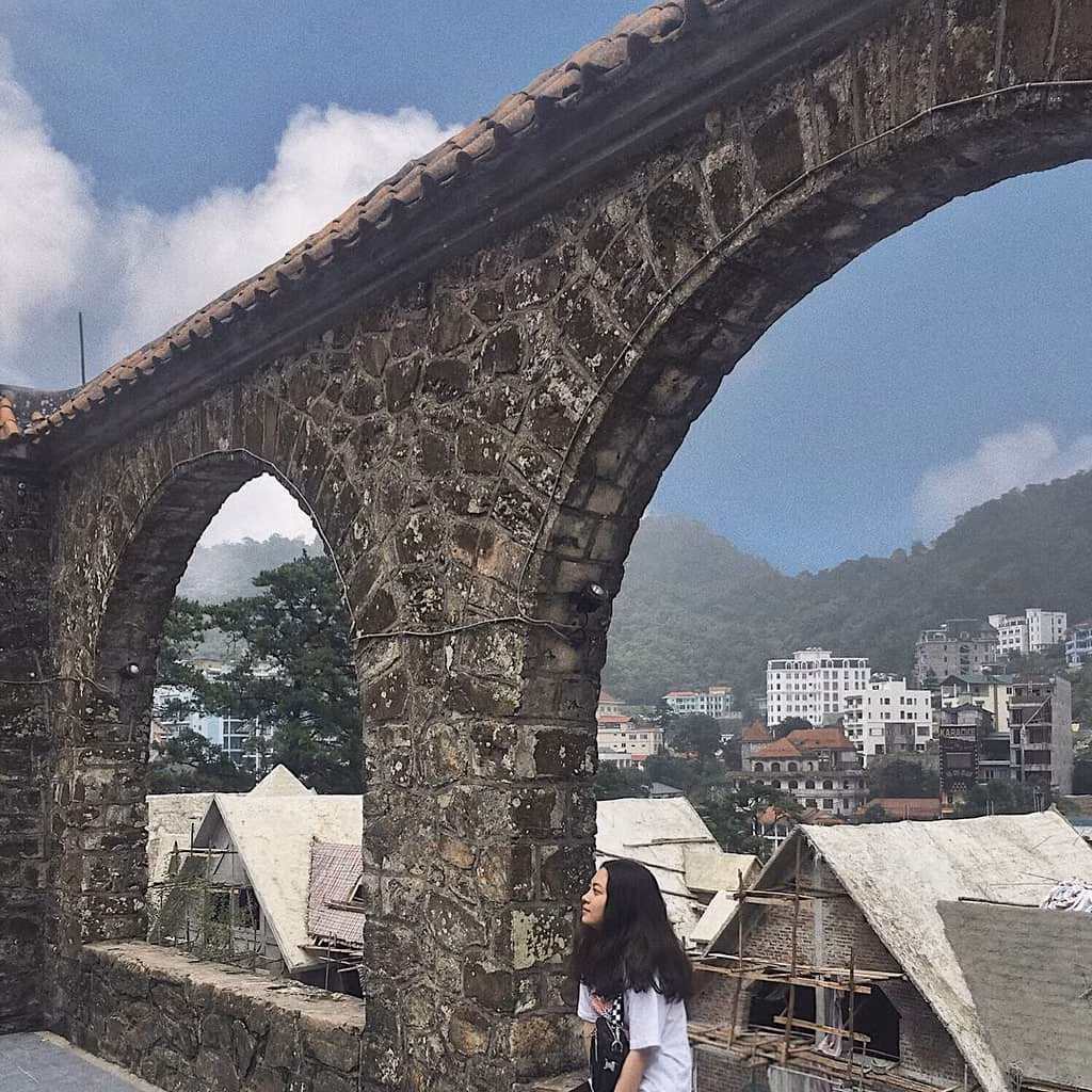 Lên Tam Đảo bạn sẽ có cơ hội được chiêm ngưỡng những hàng cây và con đường đóng băng tuyết.