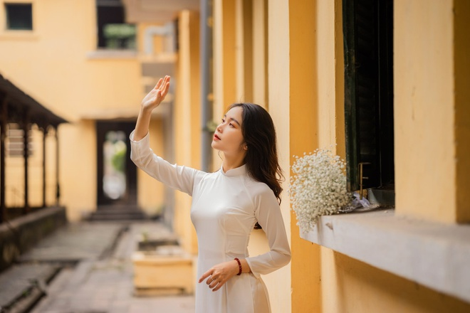 Ngoài ra, cô cũng sẽ theo đuổi đam mê của mình và học tập thêm kiến thức về ngoại ngữ, tin học.