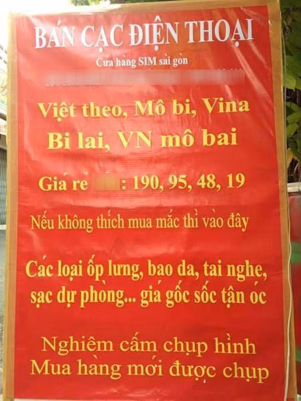Chủ cửa hàng phiên âm sẵn từ tiếng Anh ra tiếng Việt vì sợ khách hàng không biết mình bán gì? Ảnh: Tổng hợp Internet