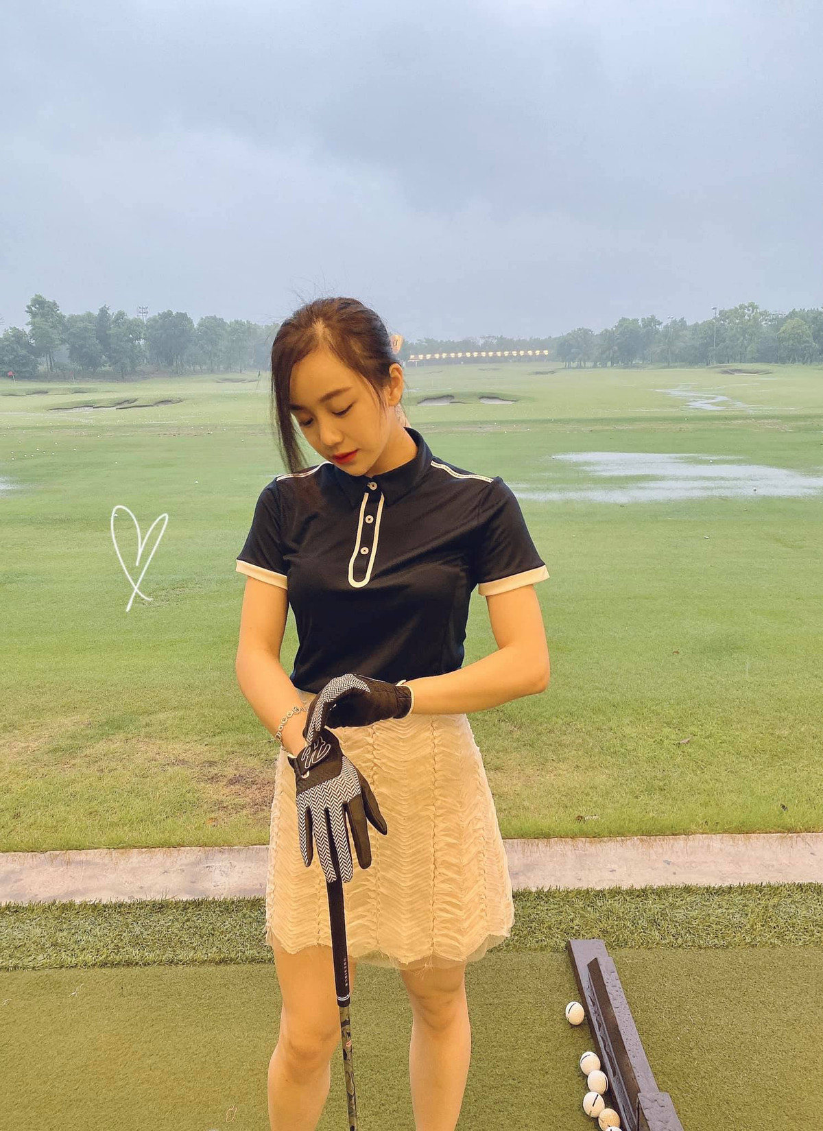 Sau 2 năm nổi tiếng, gái xinh đình đám đã có nhiều sự thay đổi đáng kể, cô rũ bỏ hình tượng nữ sinh trong sáng và chuyển hướng sang phong cách táo bạo.