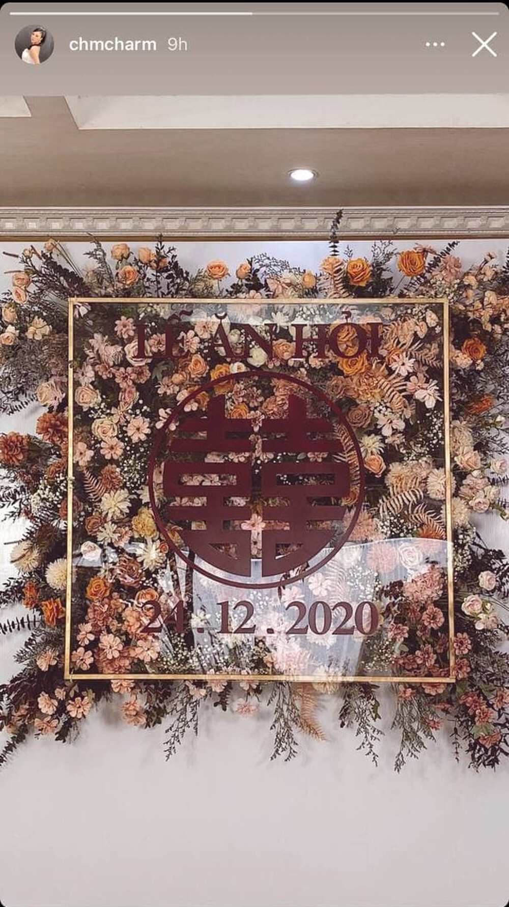 Trên trang cá nhân của mình, "bạn gái tin đồn" Sơn Tùng cũng khoe khéo khung cảnh lễ ăn hỏi của mình.