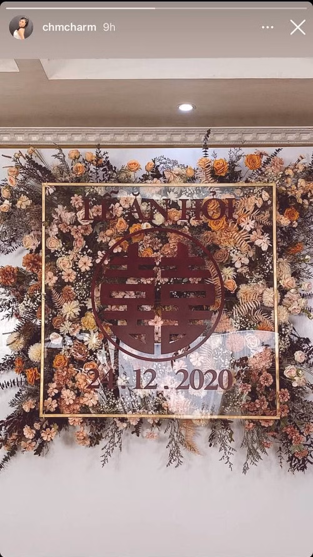 Trên trang cá nhân của mình, "bạn gái tin đồn" Sơn Tùng cũng khoe khéo khung cảnh lễ ăn hỏi của mình.