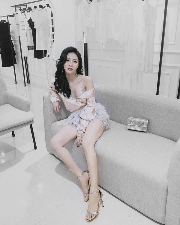 Vẻ đẹp mong manh, sang chảnh của Vũ Ngọc Châm. Ảnh: FBNV