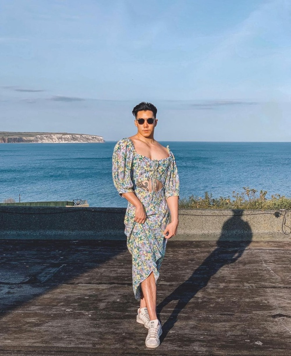 Trai 6 múi "sáng" nhất mạng xã hội nhờ sở thích... mặc váy Trai 6 mui