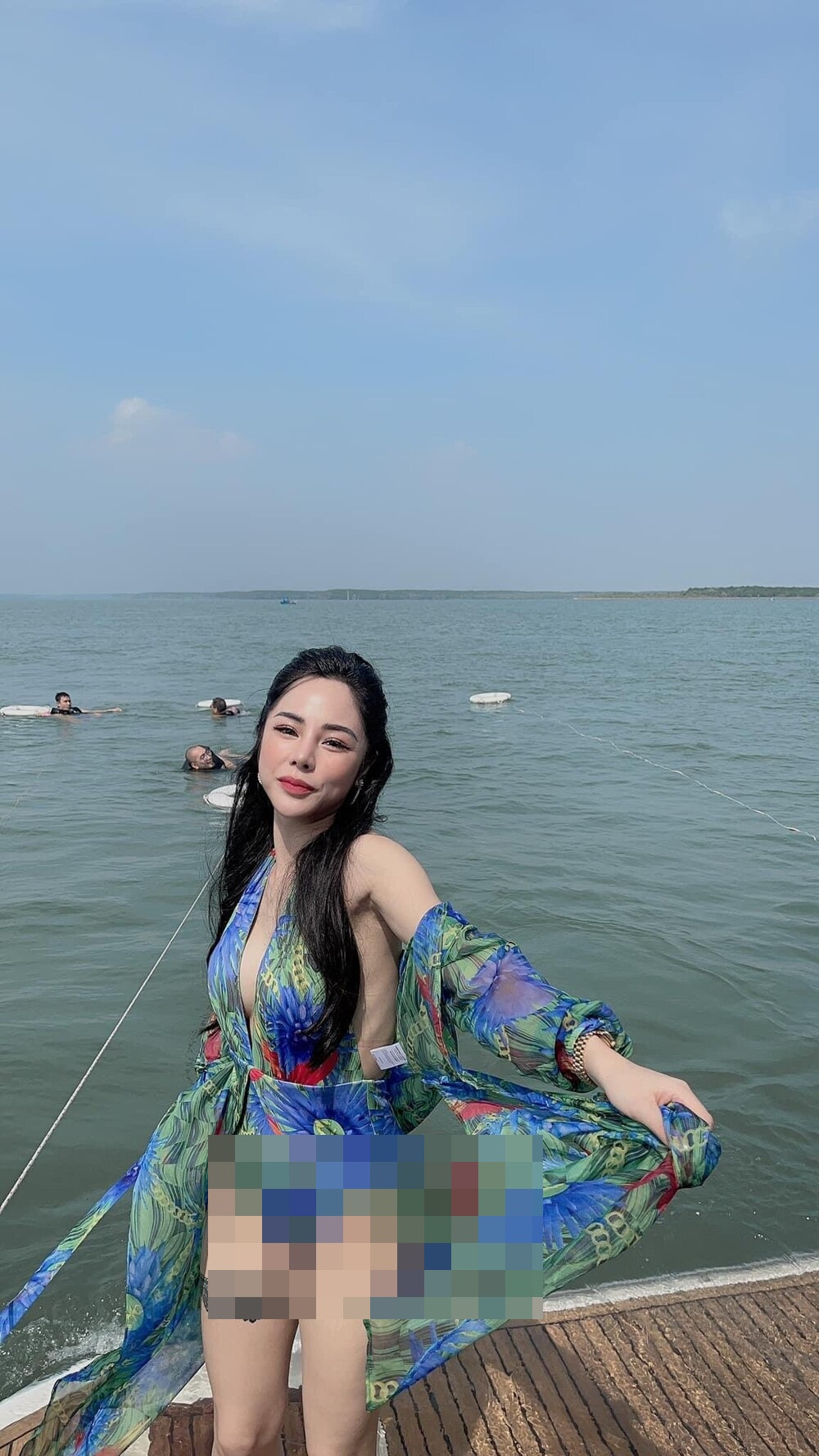 Tuy nhiên bạn gái Huỳnh Anh lại bị cư dân mạng soi ngoại hình không lung linh như trên MXH khiến nam diễn viên phẫn nộ.