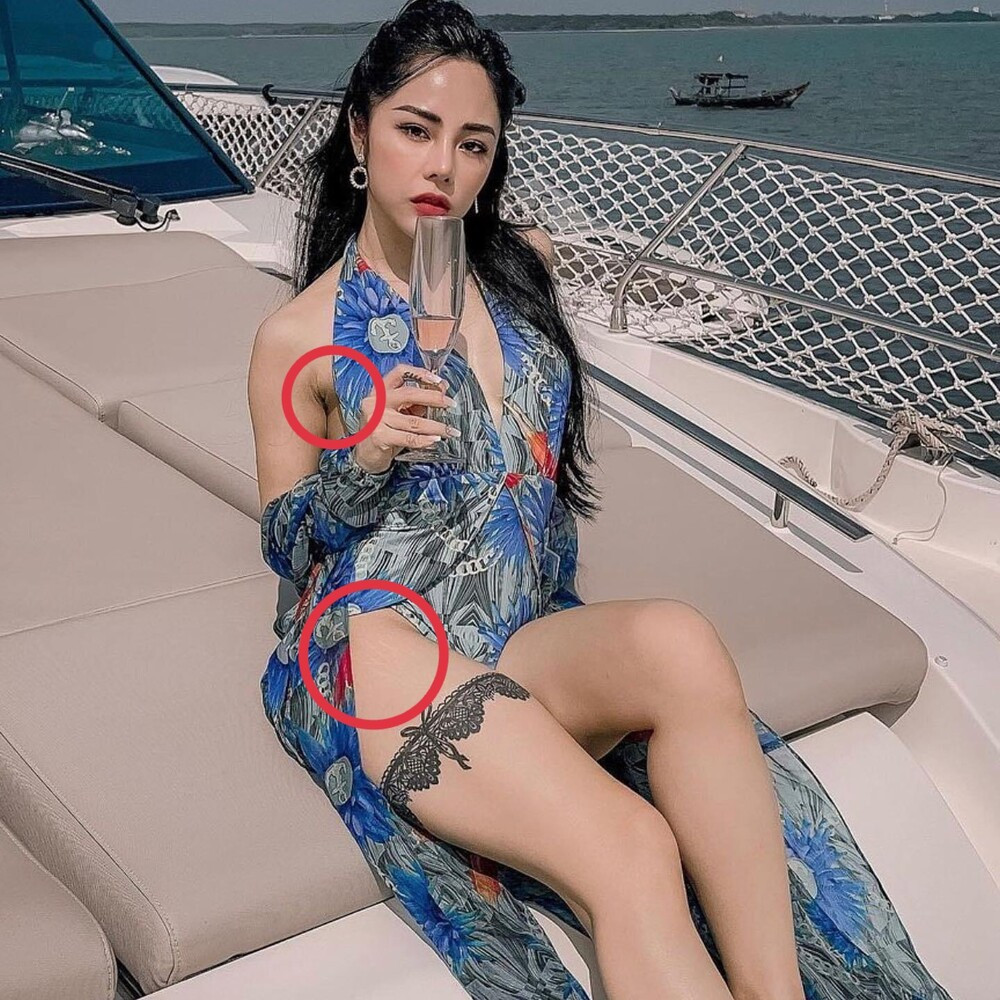 Trước đó, mỗi lần cô nàng xuất hiện đều hết sức chỉn chu vì vậy mà lần này, khi hiện diện trên trang cá nhân của bạn trai, mọi người đều đặc biệt chú ý đến vẻ ngoài "kém xinh" này.