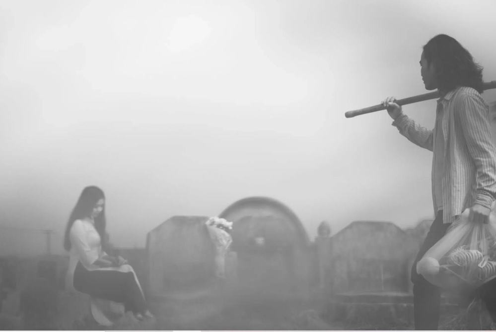 Màu sắc u ám của bộ ảnh cưới độc lạ này khiến nhiều người thấy khó hiểu về ý nghĩa đằng sau của nó.