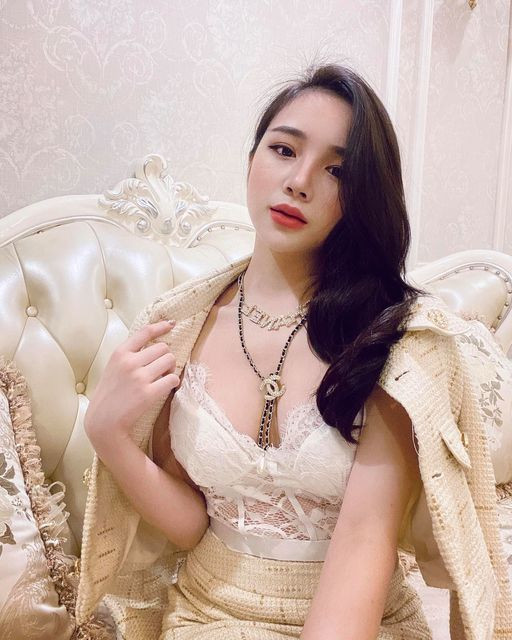 Tuy nhiên cho đến hiện tại Nhã Tiên đã tạm dừng hoạt động trong showbiz, trên trang cá nhân hot girl 2K này chỉ đăng tải hình ảnh đời thường, đi du lịch, tập luyện, đánh golf…