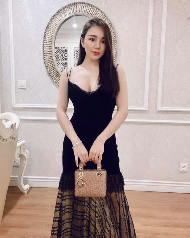 Hiện tại, Thủy Tiên đang sống cùng gia đình tại một căn biệt thự vô cùng xa hoa và sang trọng.