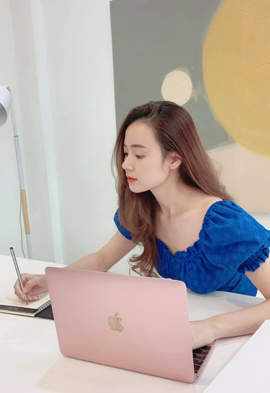 Giảng viên hot nhất nhì Vbiz còn sở hữu thương hiệu thời trang, mỹ phẩm của riêng mình.