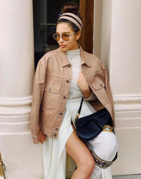 Vì là con gái tỷ phú nên Diana Manasir từ nhỏ đã có phi cơ và ô tô riêng đưa đón. Vậy nên cô không biết phương tiện công cộng là gì và cũng chưa từng một lần phải sử dụng chúng.