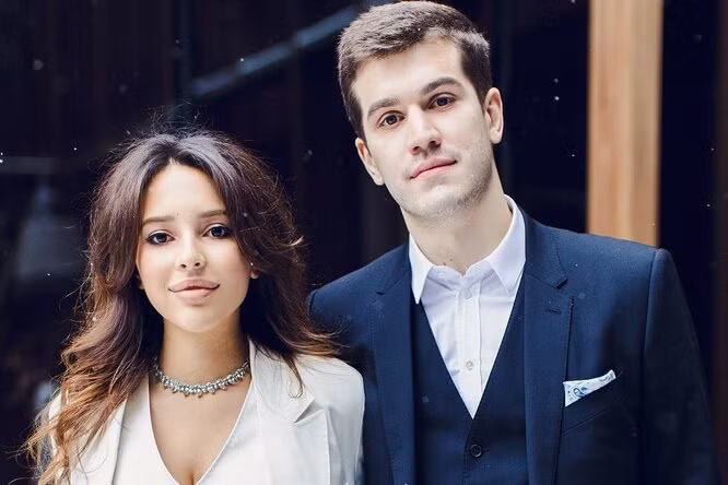 Hiện tại, Diana Manasir đã kết hôn, chồng cô là doanh nhân Rostislav Bagirov.