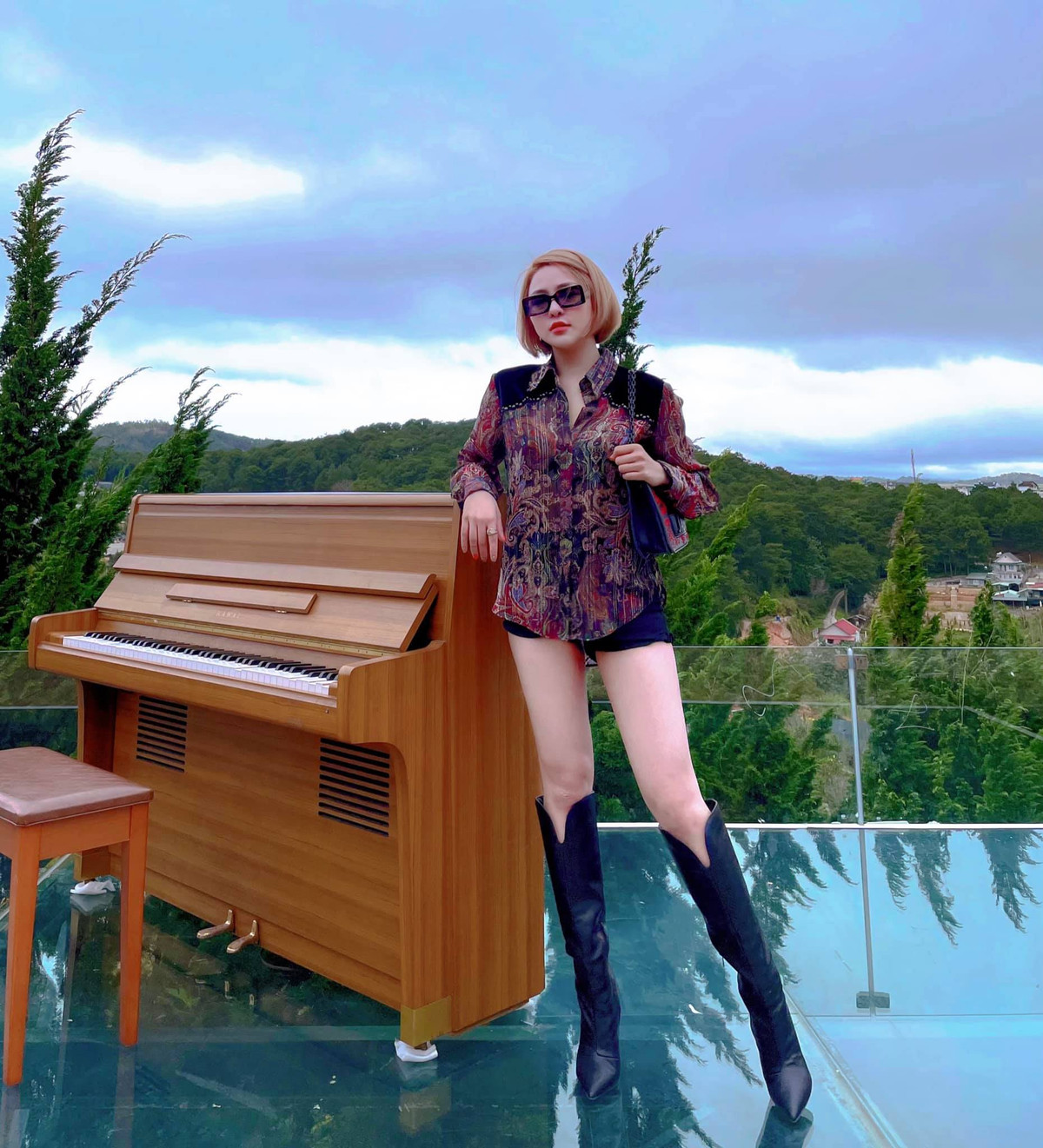 Với phong cách thời trang ngày càng gợi cảm, Trâm Anh hiện là cái tên được nhắc đến khá nhiều trong cộng đồng mạng.