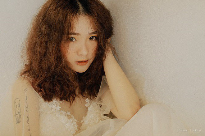 Ngoài đời, nữ blogger sinh năm 1996 "đốn tim" khán giả bởi hình ảnh ngọt ngào, cá tính. Ảnh: Facebook nhân vật