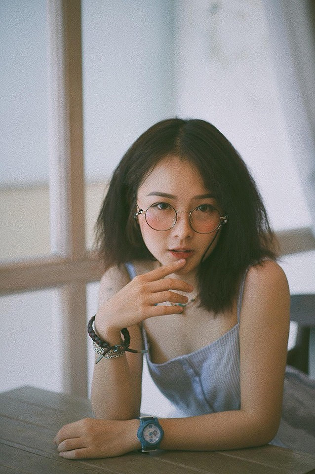 Cảnh "khóa môi" nhân vật Ánh Dương giúp Lê Na nhanh chóng nhận được nhiều sự chú ý từ dân mạng.