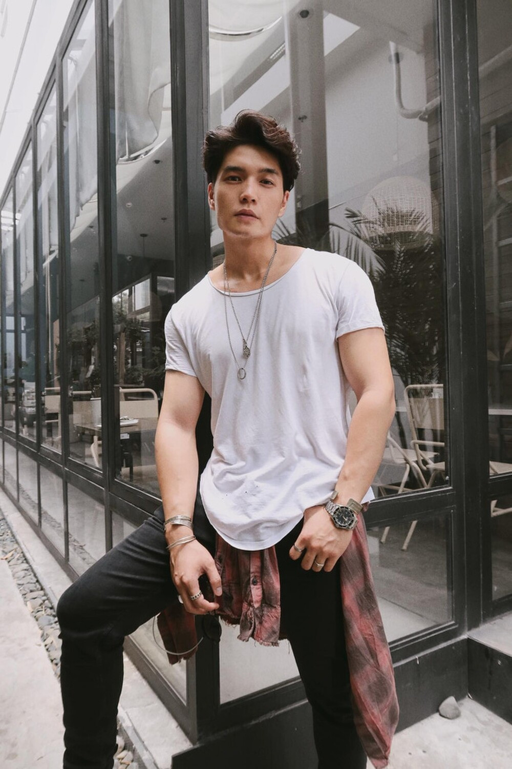 Theo thông tin được biết, "bạn trai tin đồn" Ngô Thanh Vân là Huy Trần (SN 1990) là Việt kiều Đức. Anh là giám đốc kinh doanh trong lĩnh vực may mặc ở Sài Gòn. Ngoài ra, 9X còn là CEO của một nhà hàng ẩm thực.