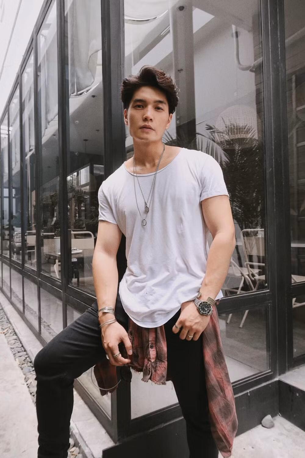 Theo thông tin được biết, "bạn trai tin đồn" Ngô Thanh Vân là Huy Trần (SN 1990) là Việt kiều Đức. Anh là giám đốc kinh doanh trong lĩnh vực may mặc ở Sài Gòn. Ngoài ra, 9X còn là CEO của một nhà hàng ẩm thực.