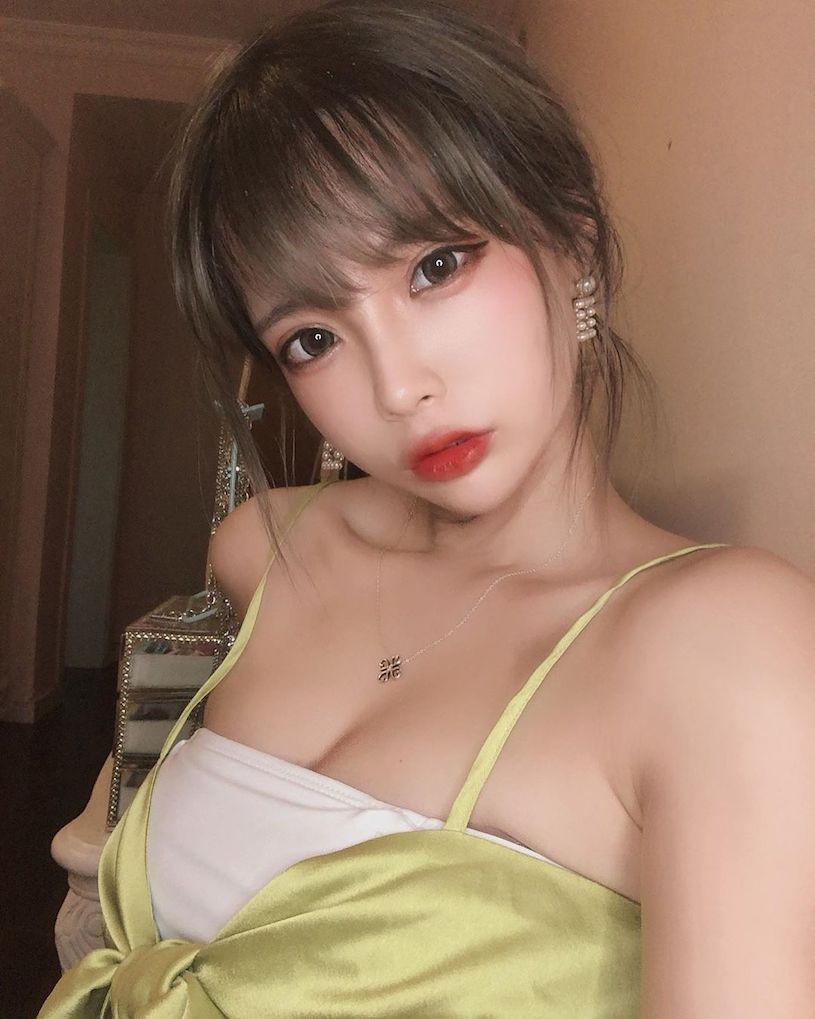 ''Nữ giáo viên'' này hiện vẫn là cái tên được cư dân mạng Việt và dân mạng xứ Trung quan tâm. Ảnh: Tổng hợp