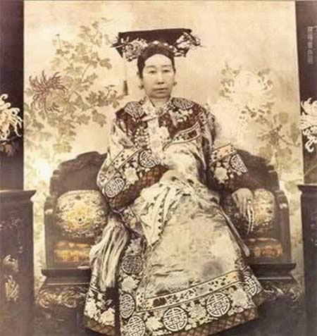 Tại sao Từ Hy thái hậu lại cần 100 người hầu khi đi tắm? - Hình 11 Tai sao Tu Hy thai hau lai can 100 nguoi hau khi di tam?-Hinh-11