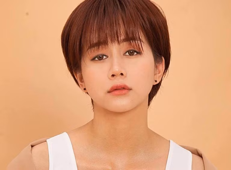 "Cái trào lưu mà khoe người yêu tốt, khoe chồng đẹp rất là phổ biến. Cái đấy là chuyện người ta yêu thì người ta khoe thôi, mình thì mình chả gato gì đâu".